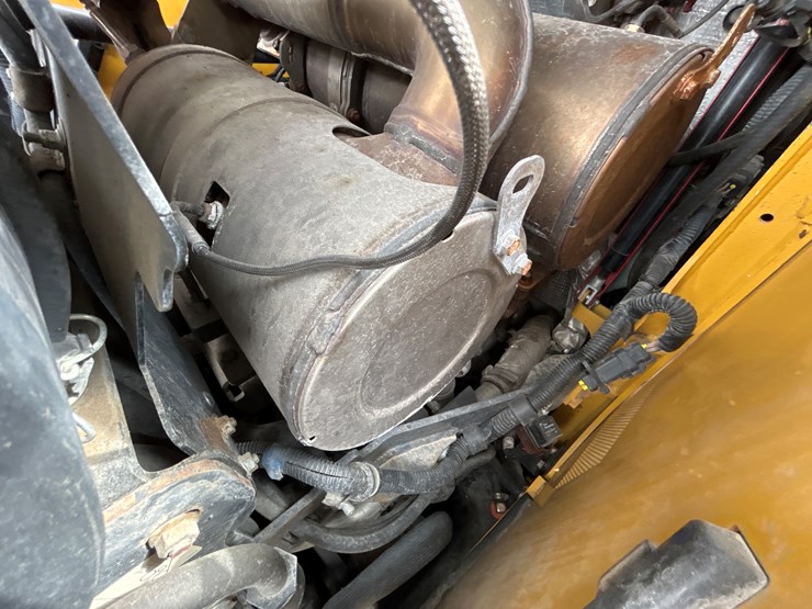 2020-deere-332g-image-35