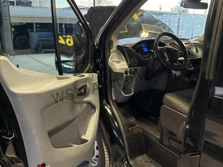 2019-ford-transit-image-28