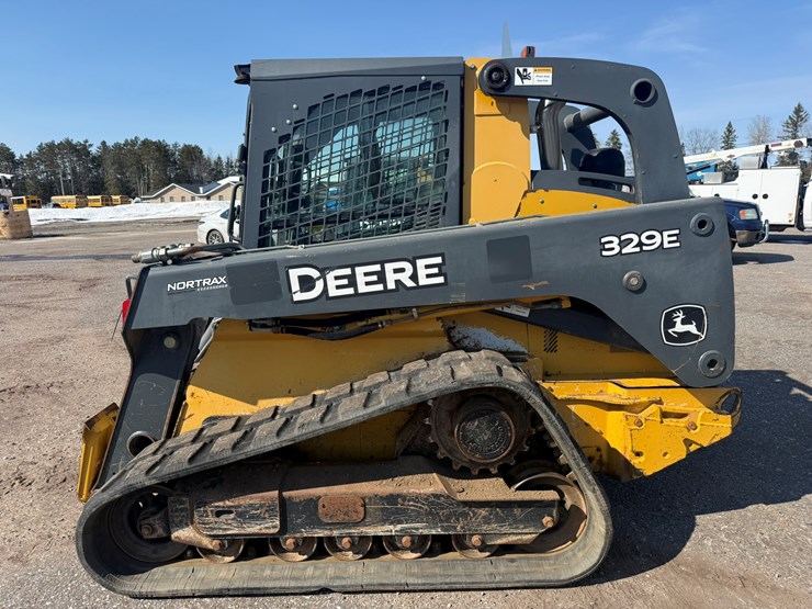 deere-329e-image-2