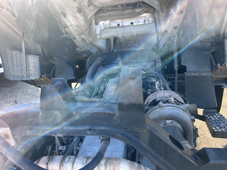 #1694-•-2004-isuzu-cab-and-chassis-image-49