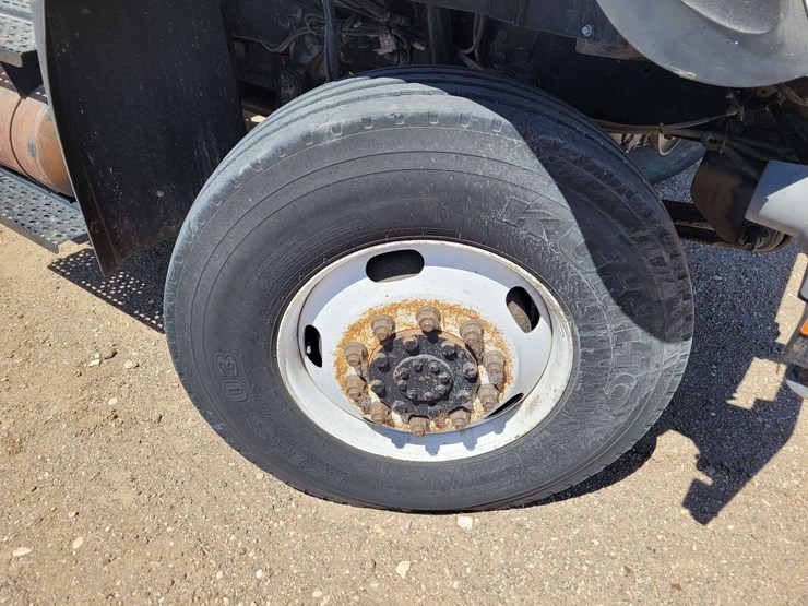 2012-international-7400-image-3