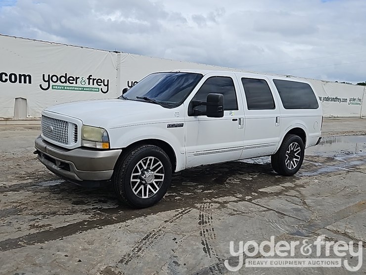 2004-ford-excursion-image-1