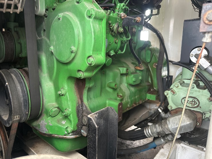 2012-massey-ferguson-8-image-32