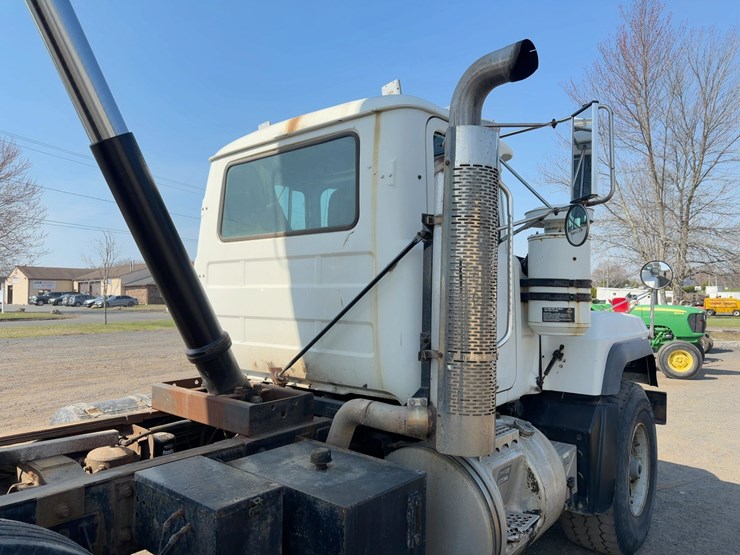 2001-mack-rd688s-image-20