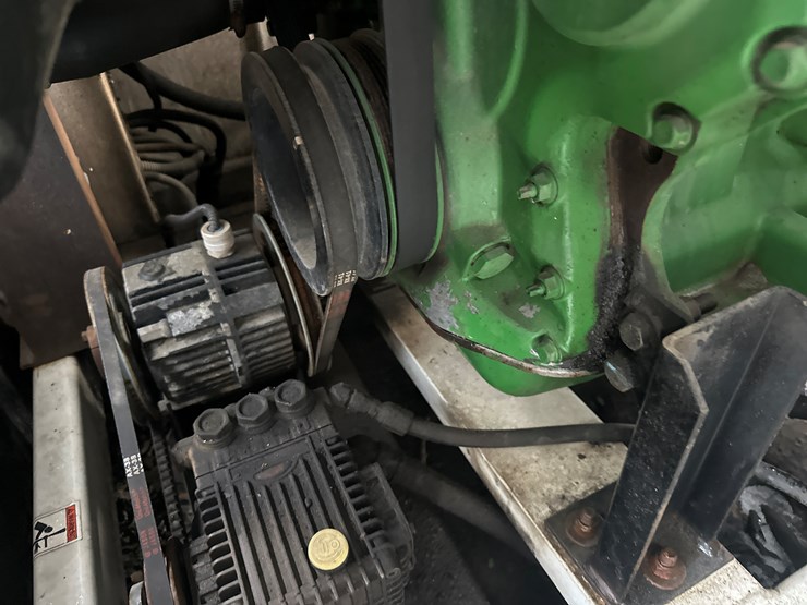 2012-massey-ferguson-8-image-34