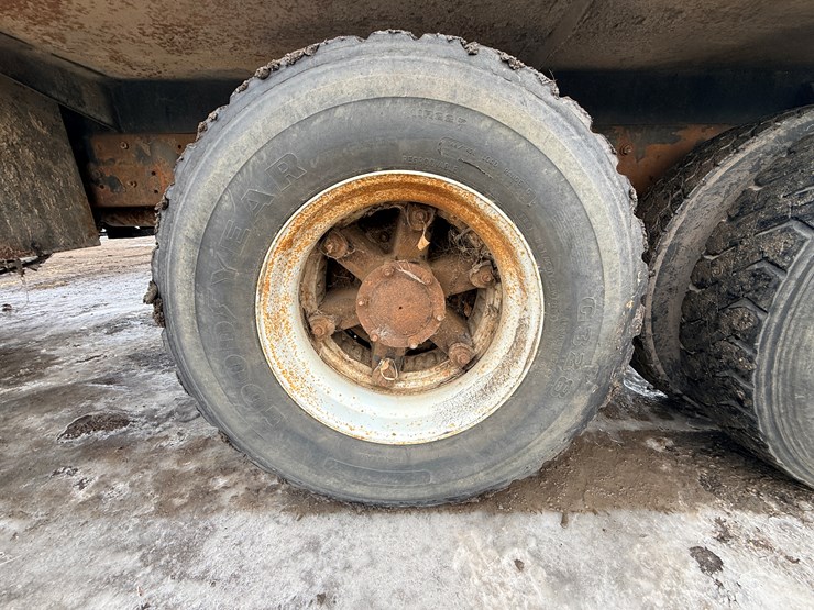 1999-mack-dm690-image-47