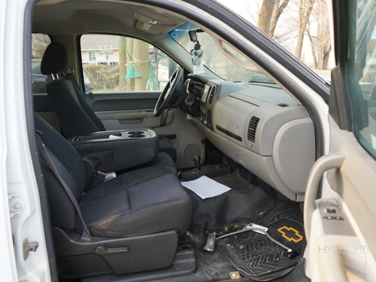 2011-chevrolet-3500hd-image-15