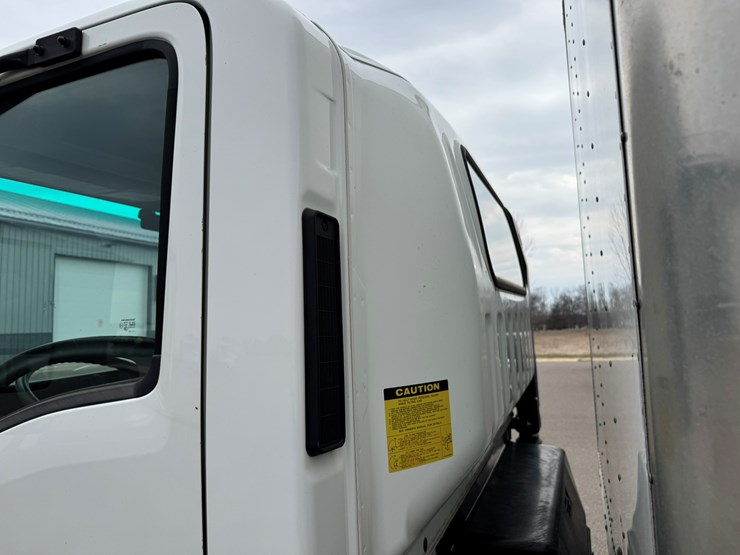 2019-isuzu-nrr-image-12