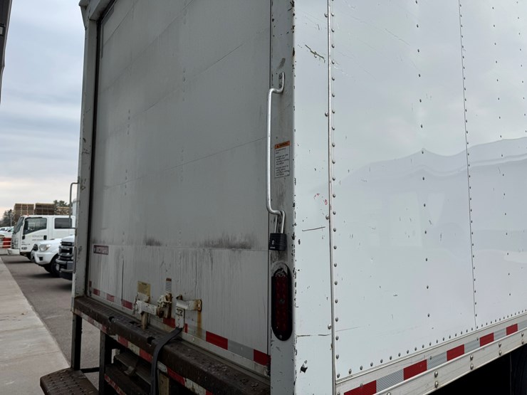 2019-isuzu-nrr-image-21