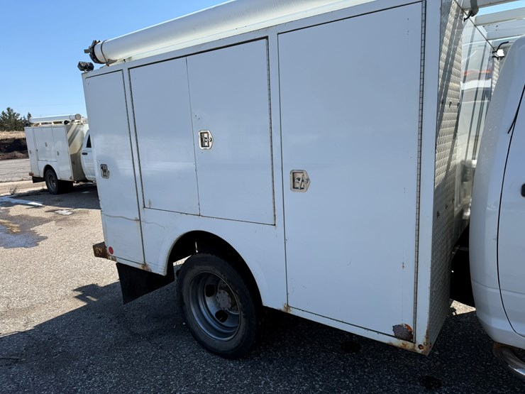 #1064-•-2015-ram-5500-heavy-duty-service-truck-image-15