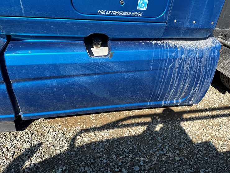 #2199-•-2020-international-a26-sleeper-cab-truck-tractor-image-18