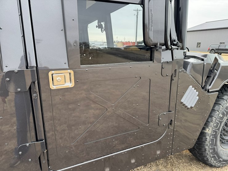 #2246-•-2001-american-general-4x4-hummer-image-23