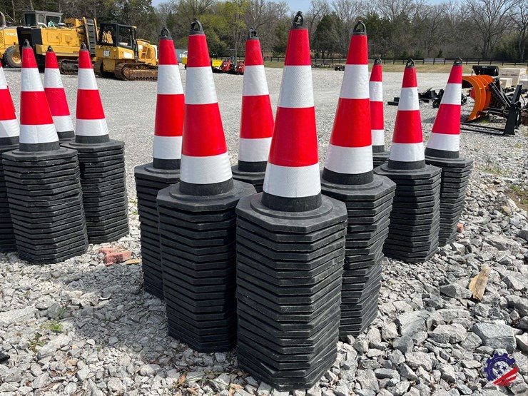 lot-of-100-unused-2026-ce-irstc-safety-traffic-cones-image-3