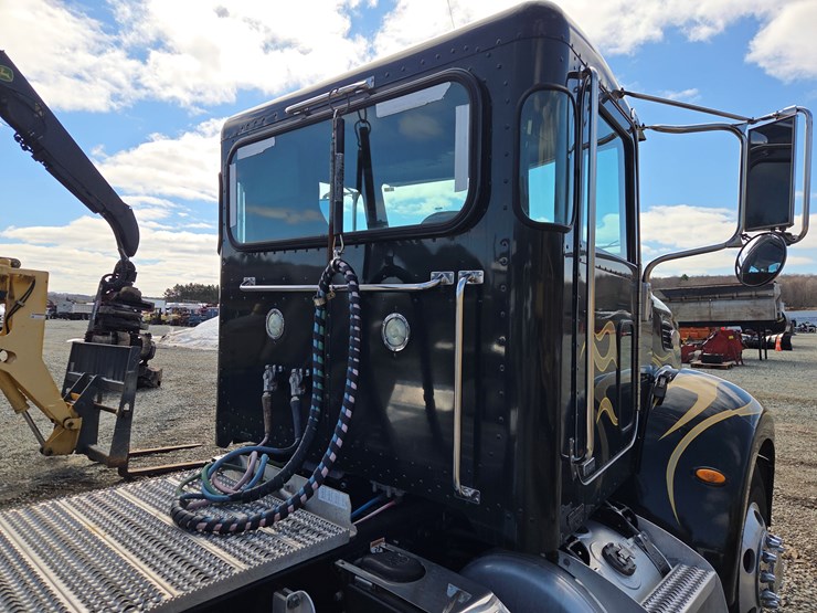 2013-peterbilt-337-image-21