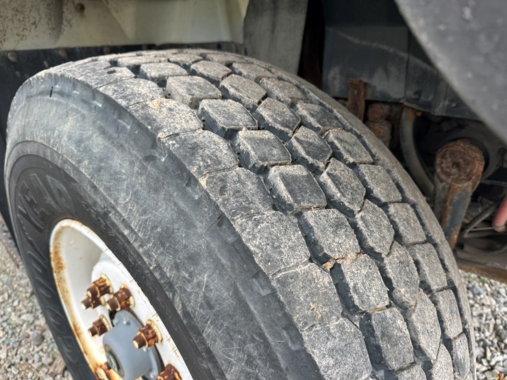 2007-international-7600-image-67