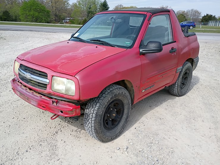 2000-chevrolet-tracker-image-1