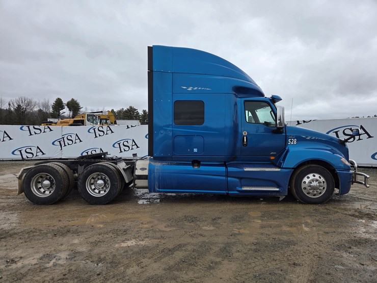 #2199-•-2020-international-a26-sleeper-cab-truck-tractor-image-6