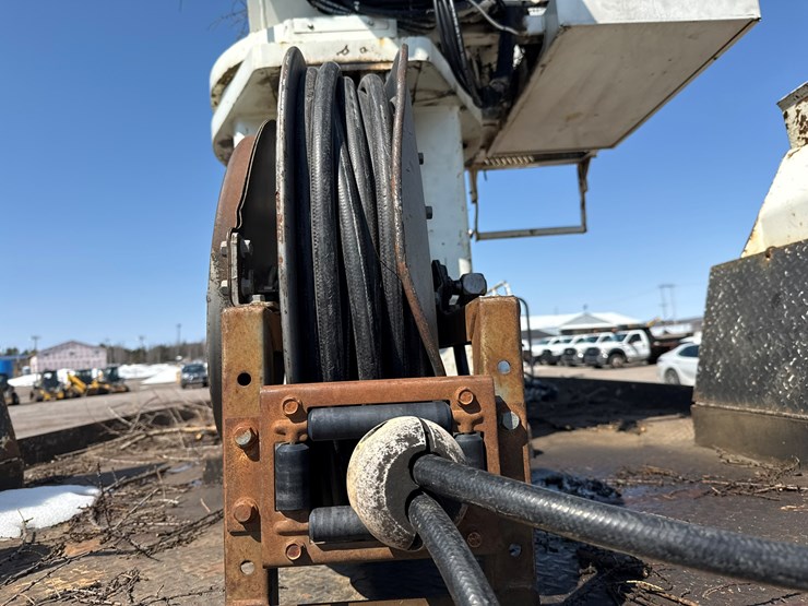 2010-international-7400-image-30