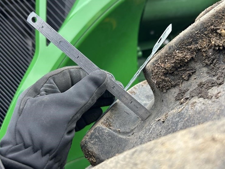 2014-john-deere-8320r-image-73