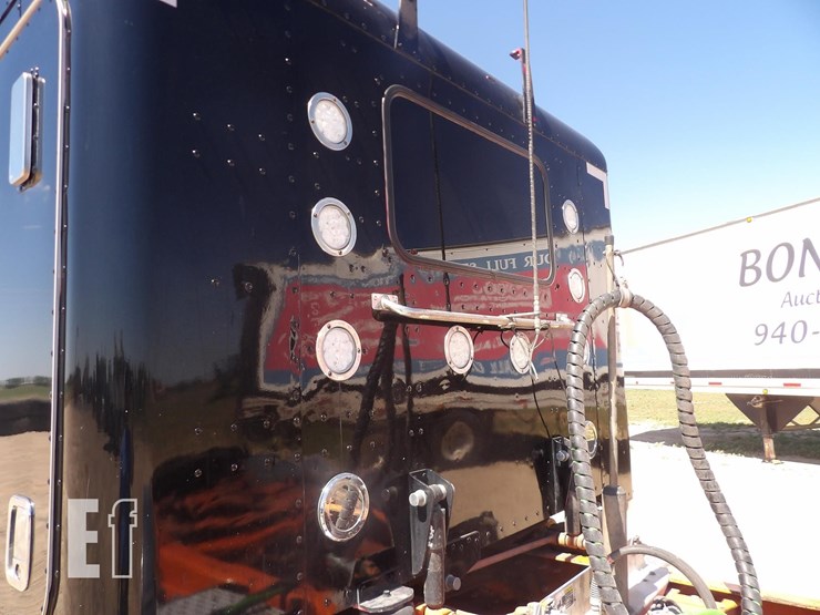 2008-peterbilt-389-image-8