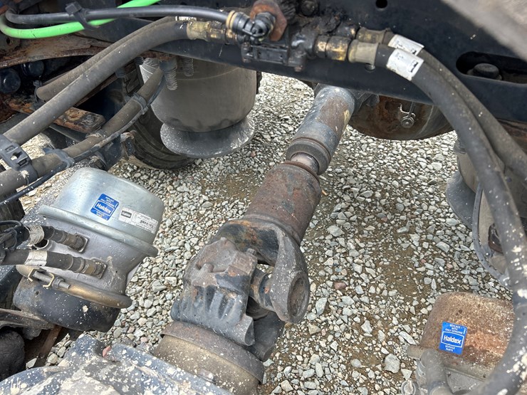 2017-massey-ferguson-8-image-25