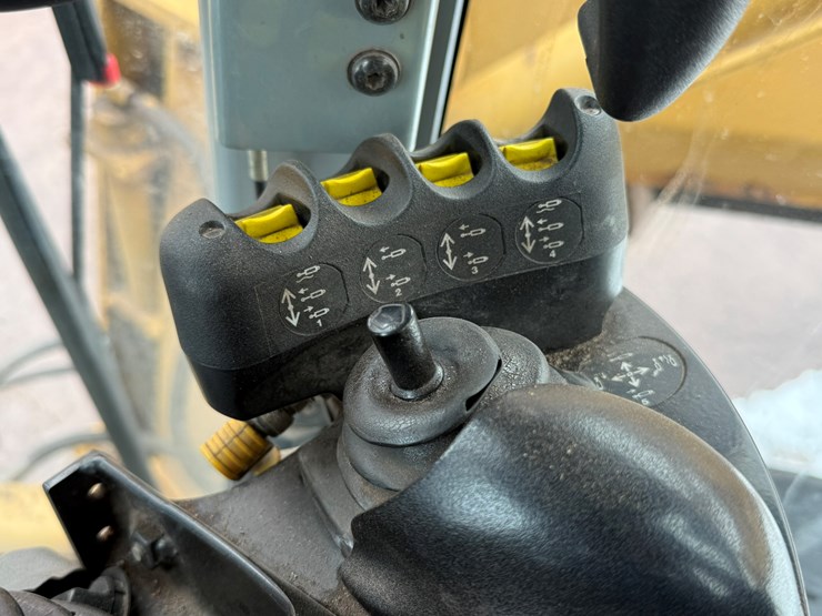 caterpillar-160m-image-100