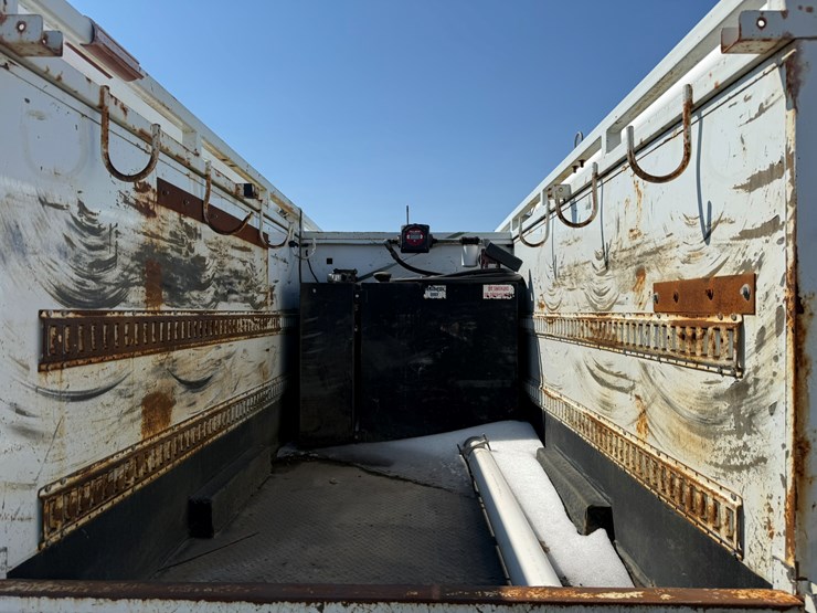 #1064-•-2015-ram-5500-heavy-duty-service-truck-image-13