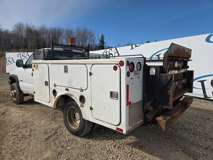 2003-chevrolet-3500-image-3