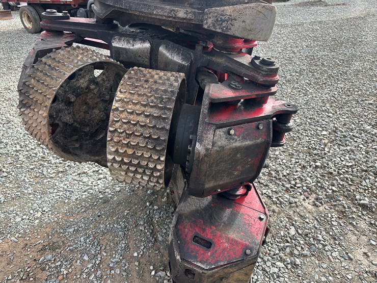 2016-deere-2154d-image-33