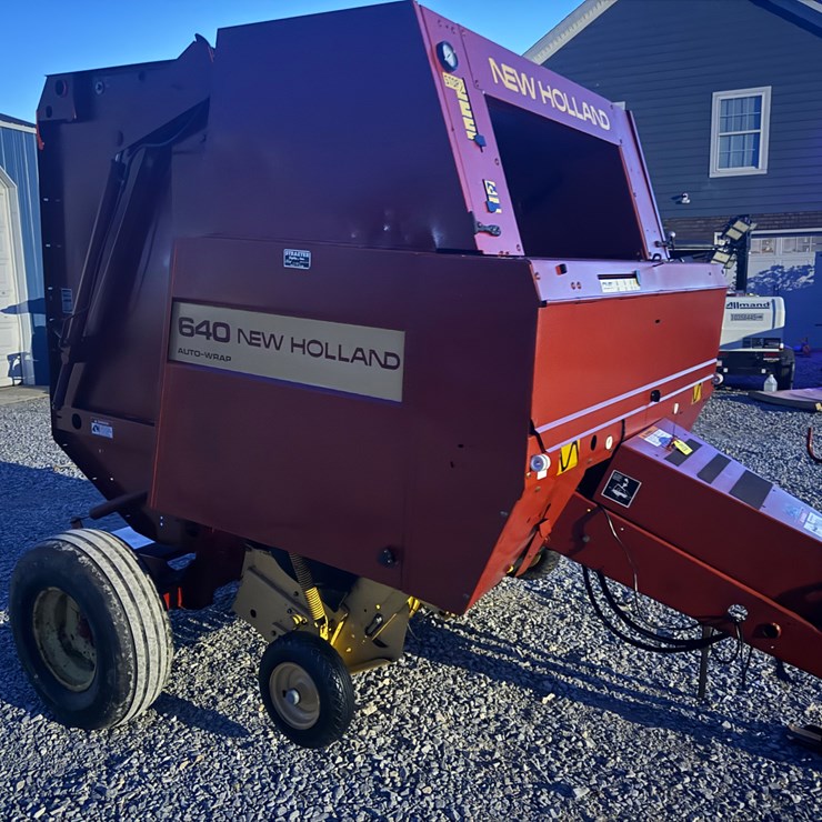 NEW HOLLAND 640