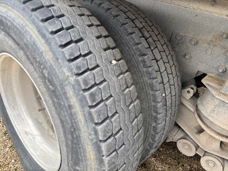 2004-kenworth-w900-image-109