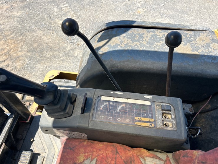 caterpillar-302.5-image-17