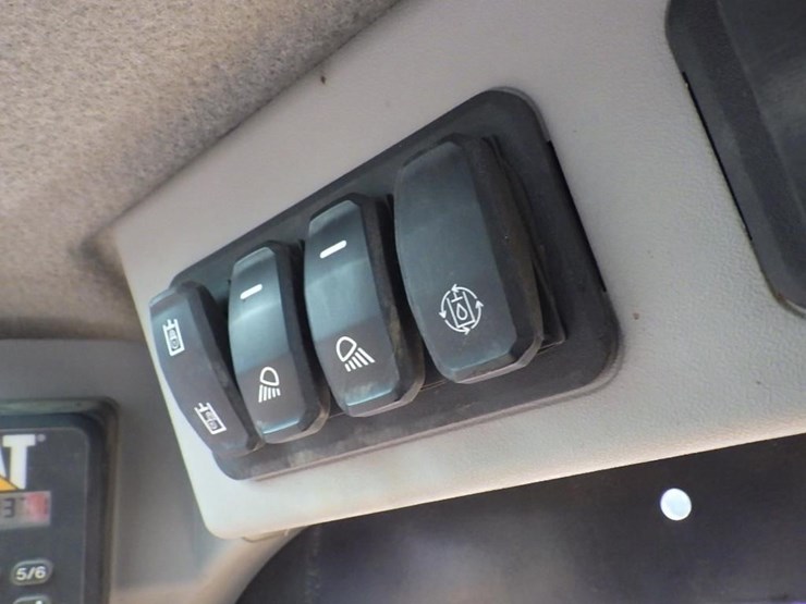 2020-caterpillar-226d3-image-33