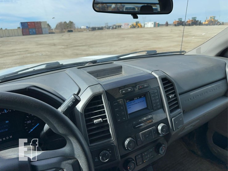 2020-ford-f350-xl-image-11