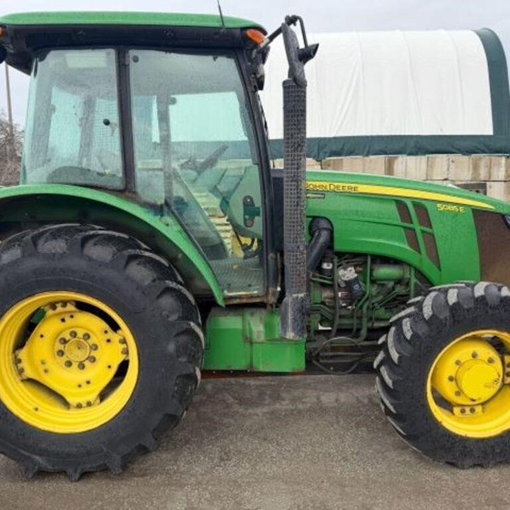 2016 JOHN DEERE 5085E