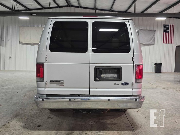 2011-ford-e350-xlt-image-8