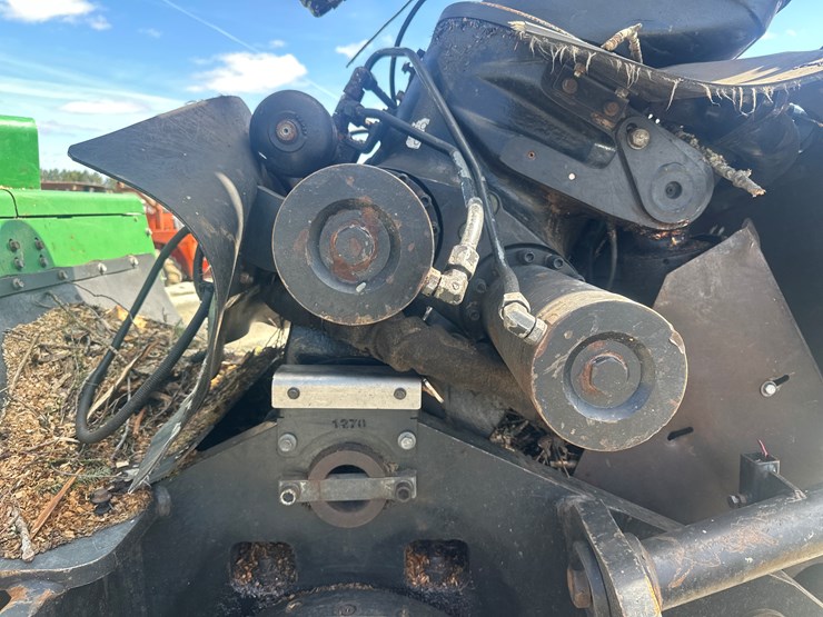 2011-deere-1270e-image-38