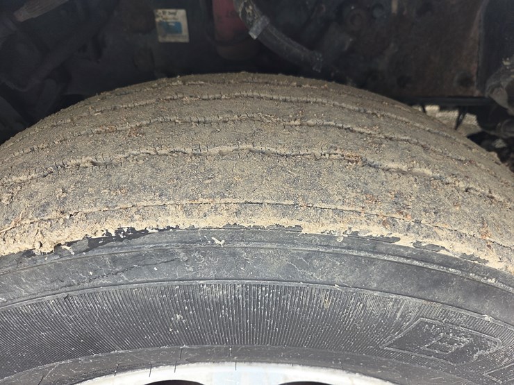 2007-peterbilt-579-image-75