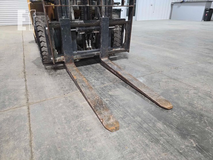 2021-caterpillar-gp25n-image-10