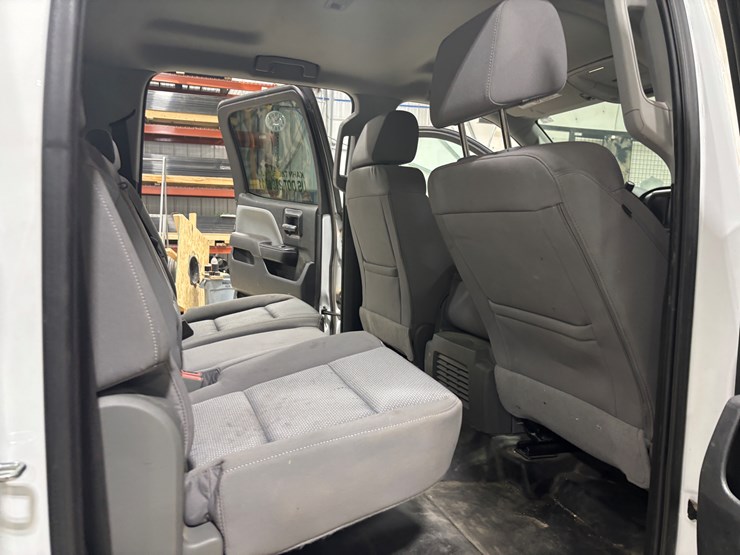 #2331-•-2022-chevrolet-5500-hd-flatbed-truck-image-39