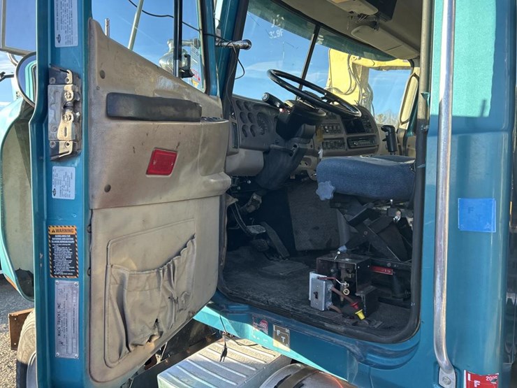 2001-mack-ch613-image-78