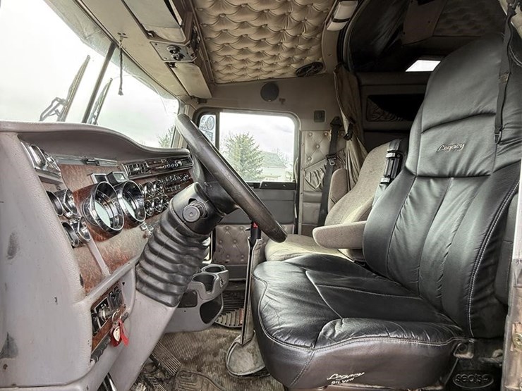 2005-kenworth-w900-image-36