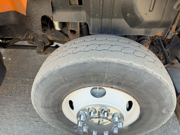 2012-international-7600-image-11