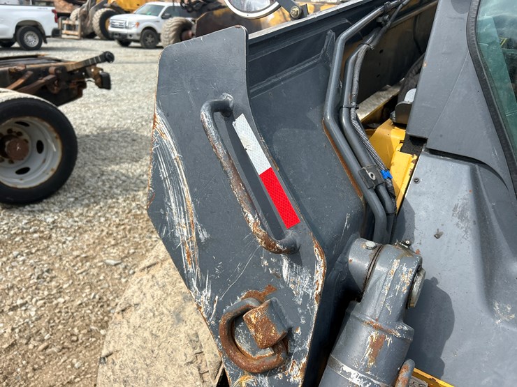 2020-deere-332g-image-19