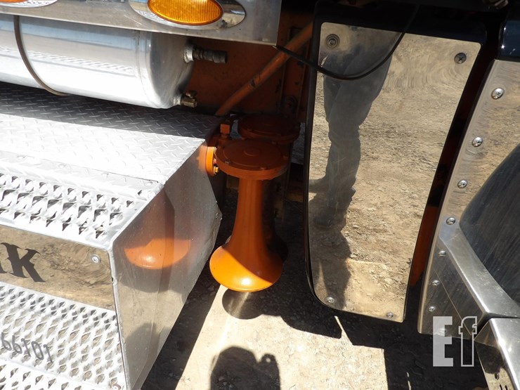 2008-peterbilt-389-image-19