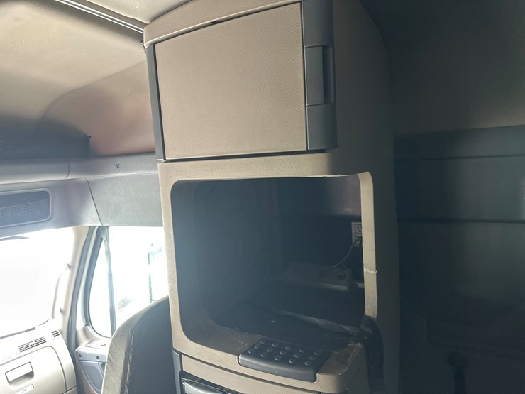 2017-massey-ferguson-8-image-50