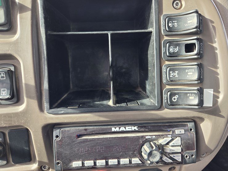 2007-massey-ferguson-8-image-47