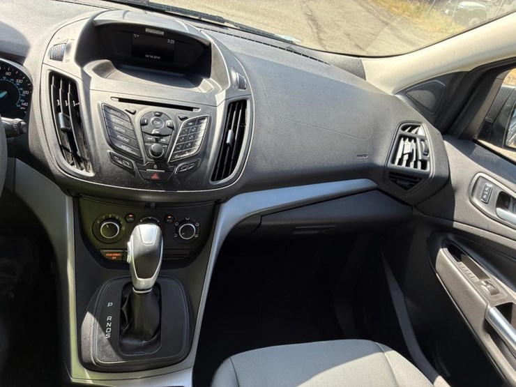 2015-ford-escape-se-image-17