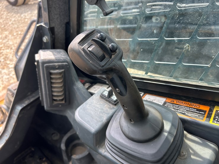 2020-deere-332g-image-43