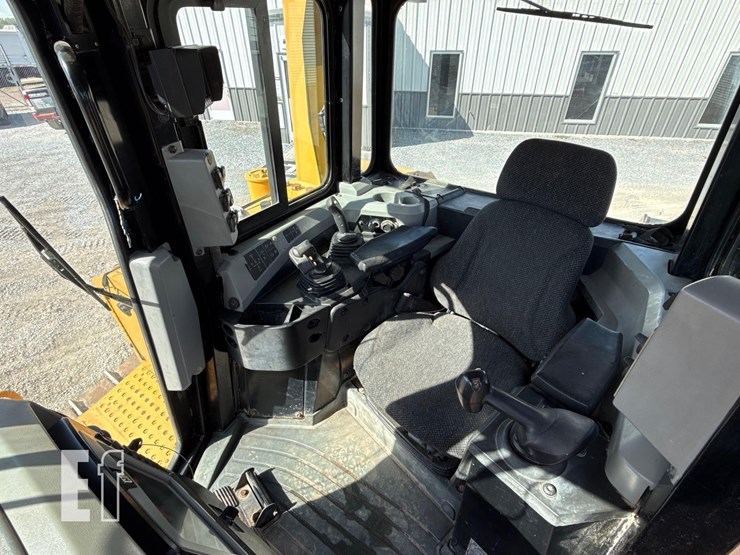 2016-caterpillar-d6t-lgp-image-14